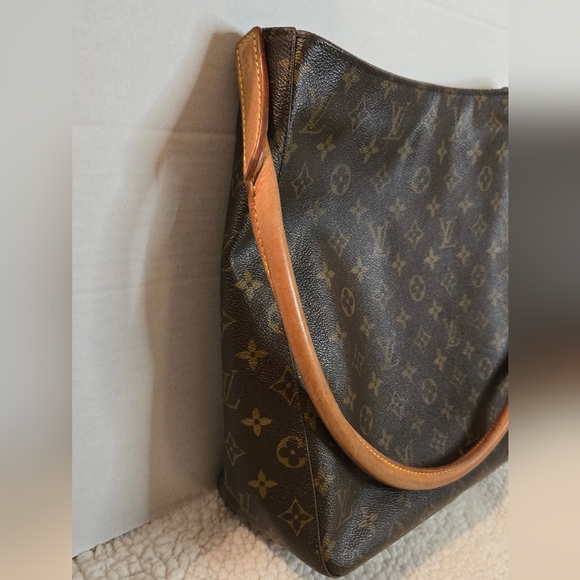 Louis Vuitton Looping GM Monogram Shoulder Bag - Picture 3 of 14